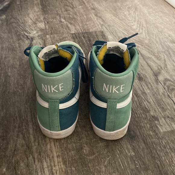 Nike Men's Blazer '77 Vintage Mid 'Healing Jade' Sneakers - Picture 3 of 12